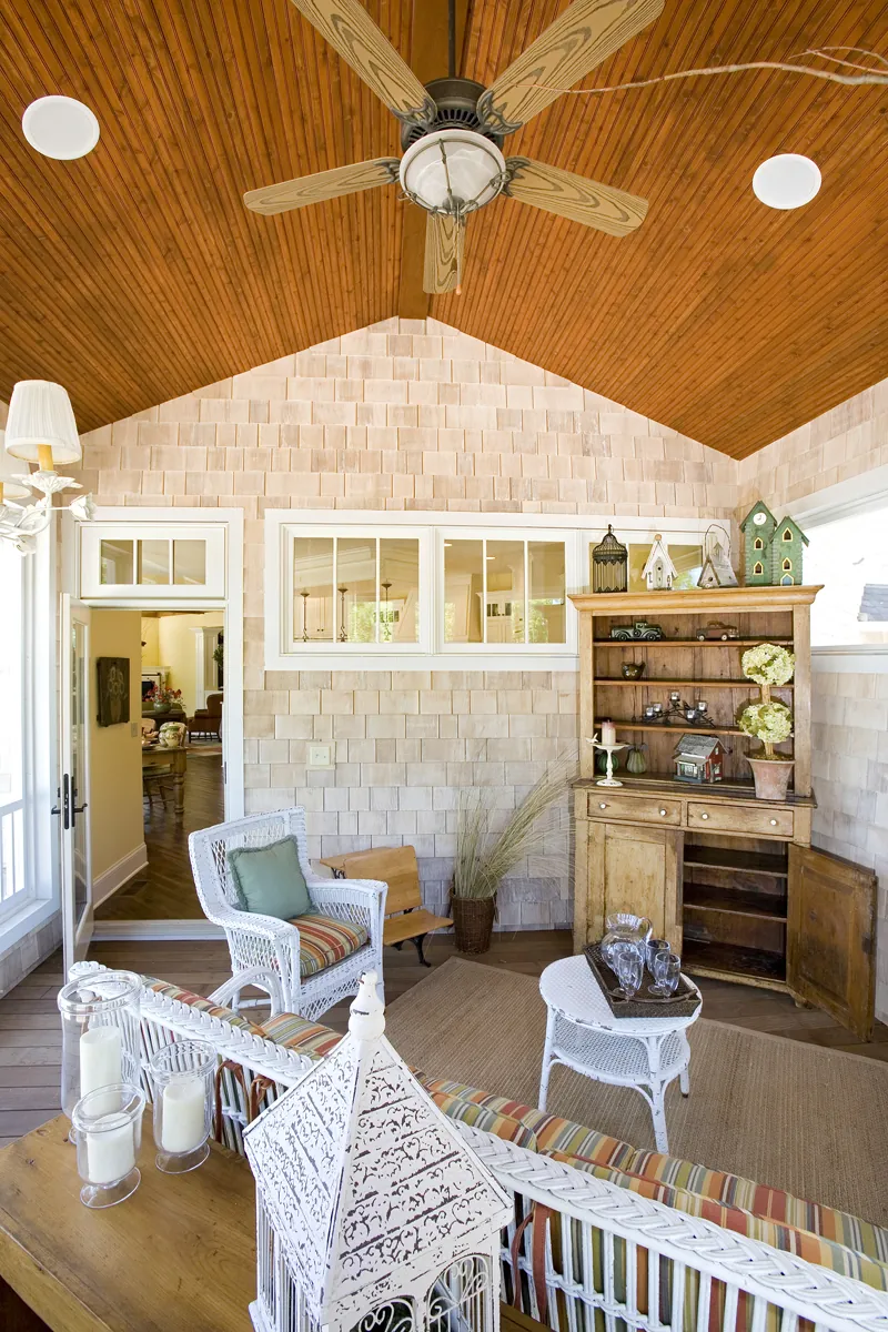 Prairie House Plan Porch Photo 02 - Clarksdale Luxury Home 013S-0008 - Search House Plans and More