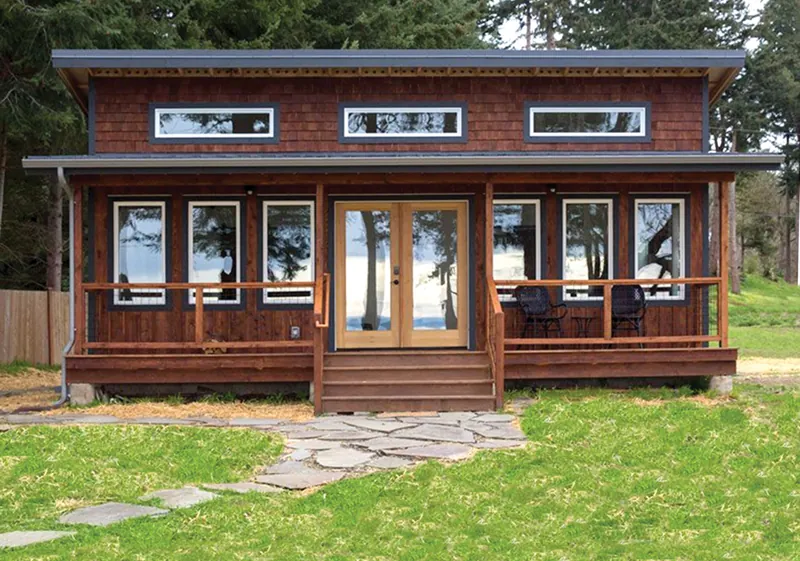 Sleek Vacation Home Has Many Windows